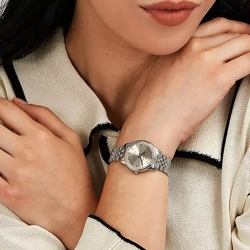 ساعت مچی زنانه لوسین روشا مدل R0453116505