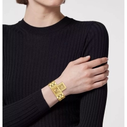 ساعت مچی زنانه ورساچه مدل V VVE0C00225